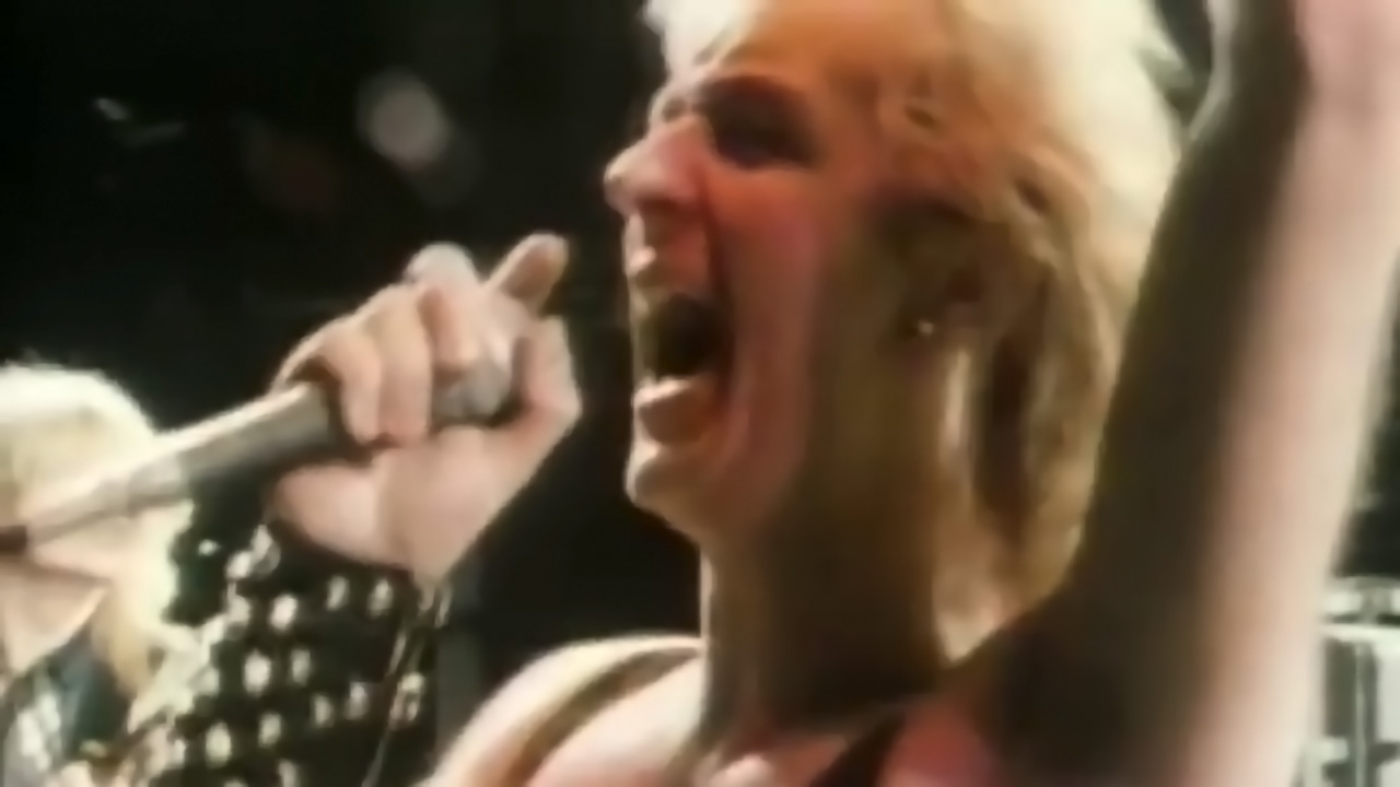 Judas Priest - Living After Midnight