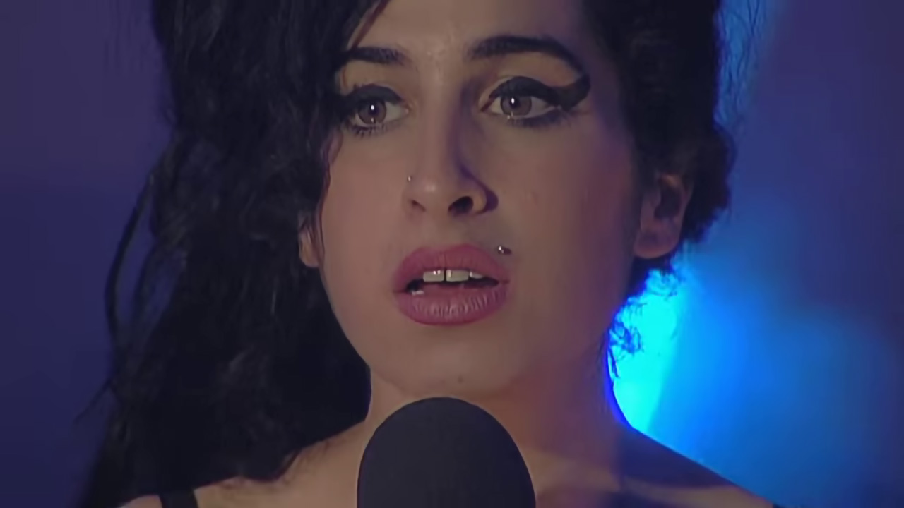 Amy Winehouse - Love Is A Losing Game